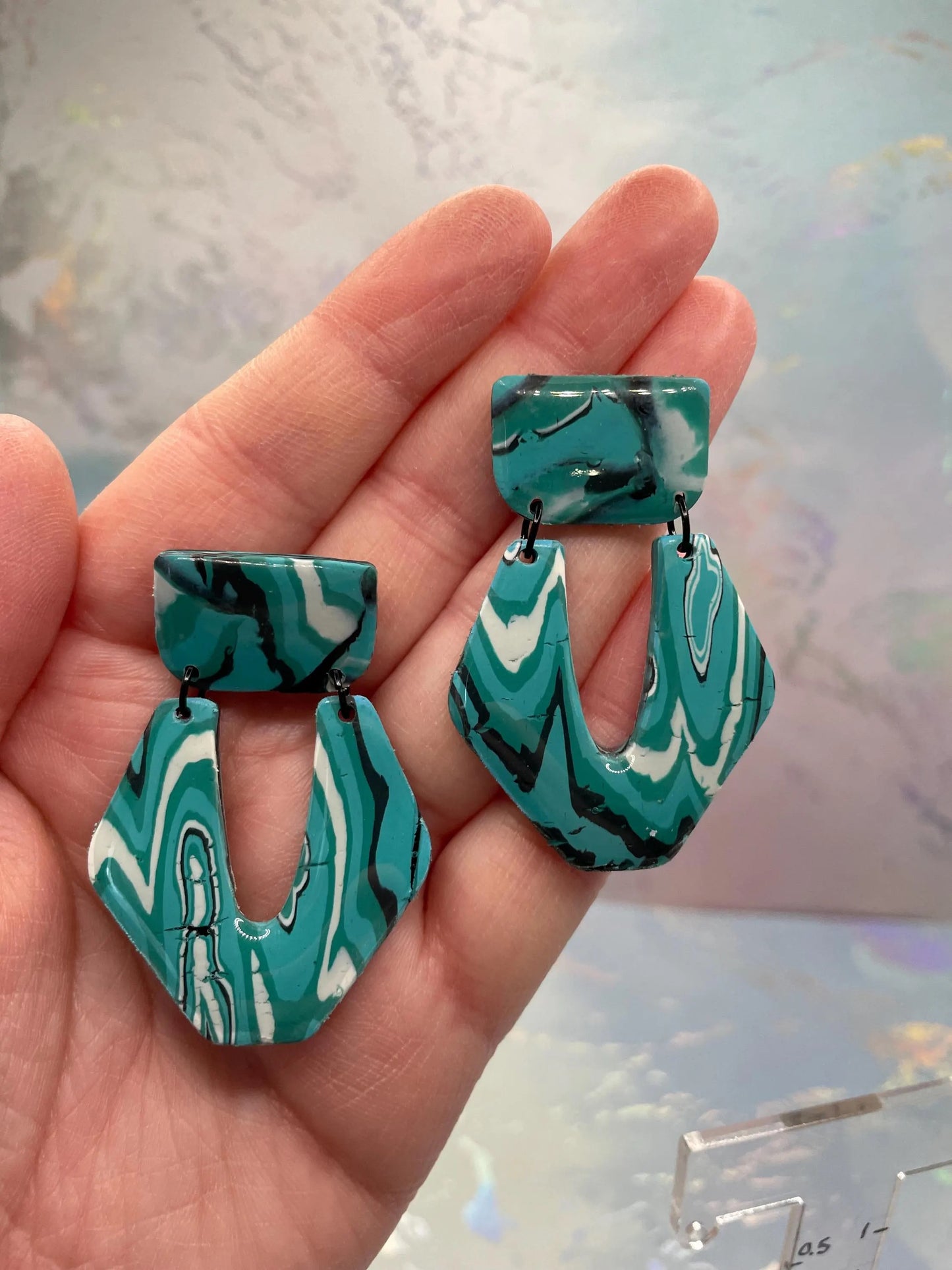 Boucles d'oreilles arches vert sarcelle marbré