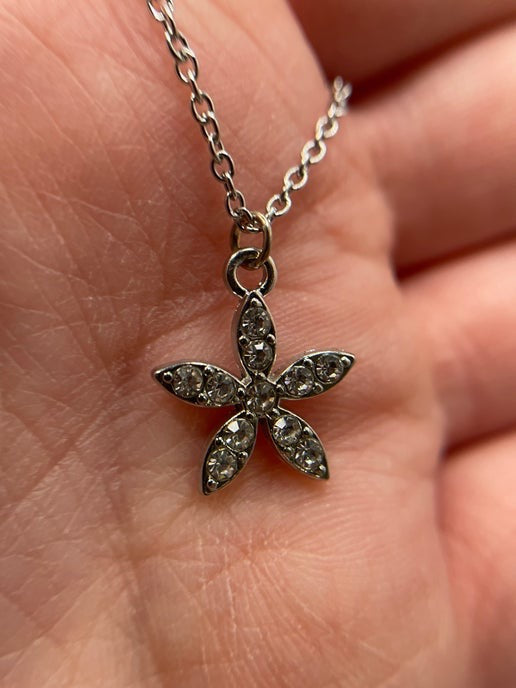 Zirconia Flower Necklace – 18'' Stainless Steel