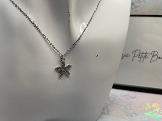 Zirconia Flower Necklace – 18'' Stainless Steel