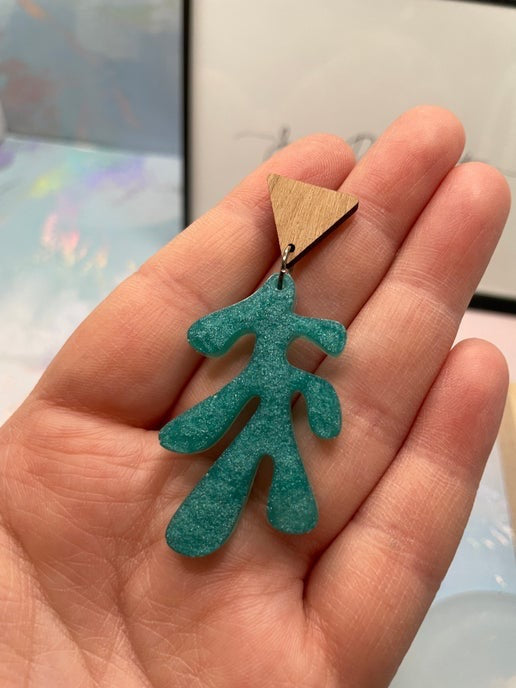 Léa : sarcelle + bouton d'oreille bois triangle -Acier inoxydable