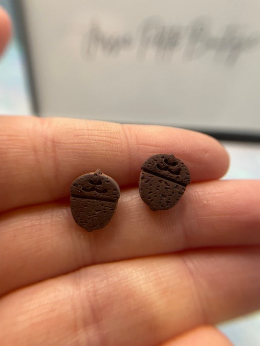 Bouton d'oreilles cocotte en argile brune