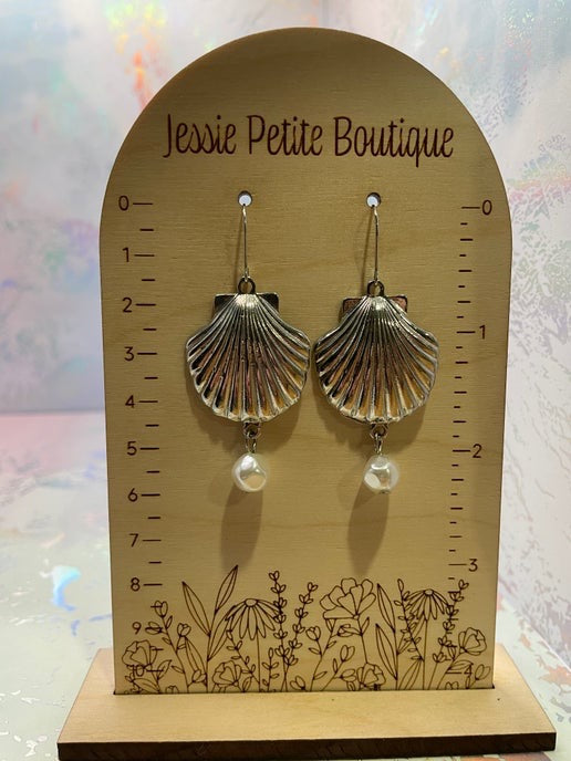 Boucles d'oreilles coquillage argenté avec perle