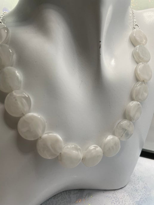 Collier de perles en marbre blanc 53 cm (sans nickel et acier inoxydable)