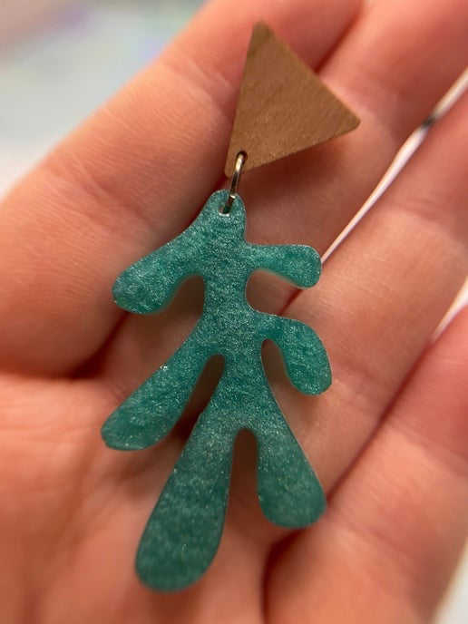 Léa : sarcelle + bouton d'oreille bois triangle -Acier inoxydable