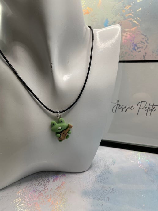 Collier grenouille jouant de la guitare - Corde 17''
