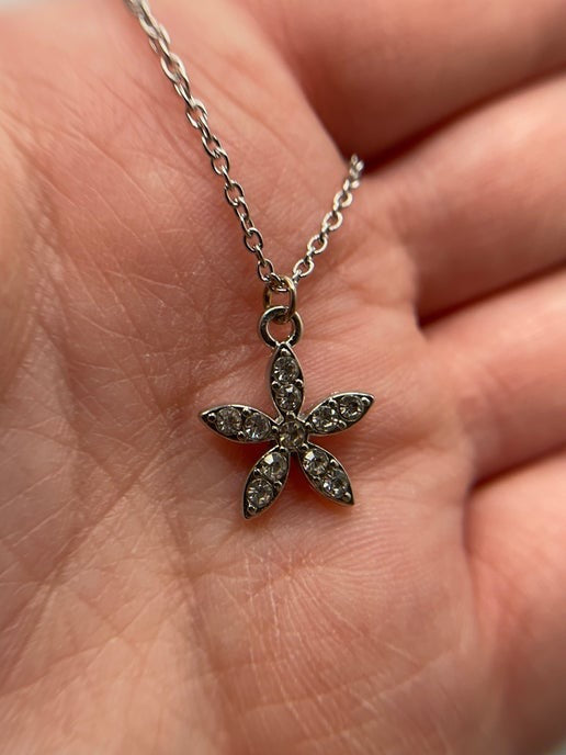 Zirconia Flower Necklace – 18'' Stainless Steel