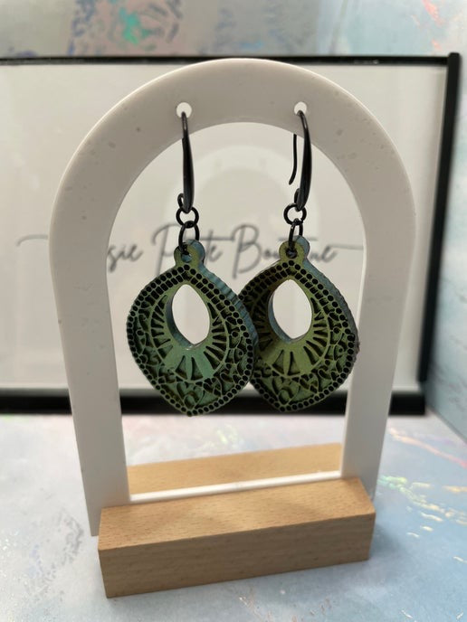 Boucles d'oreilles ovales à détails verts caméléon