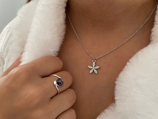 Zirconia Flower Necklace – 18'' Stainless Steel