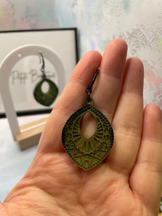 Boucles d'oreilles ovales à détails verts caméléon