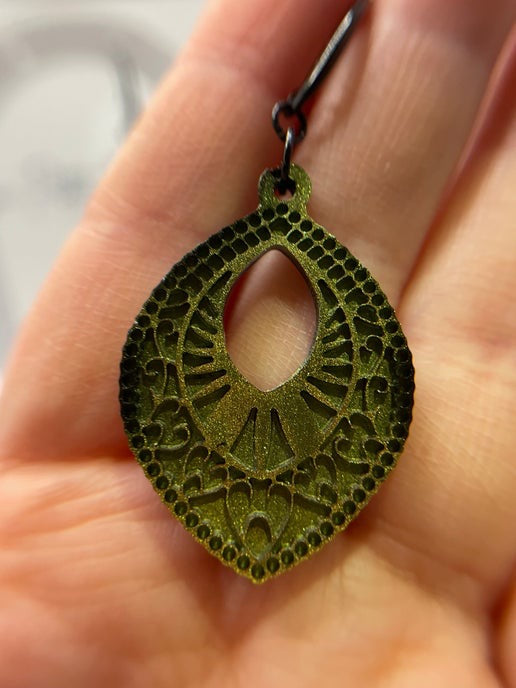 Boucles d'oreilles ovales à détails verts caméléon