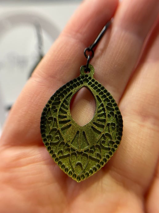 Boucles d'oreilles ovales à détails verts caméléon