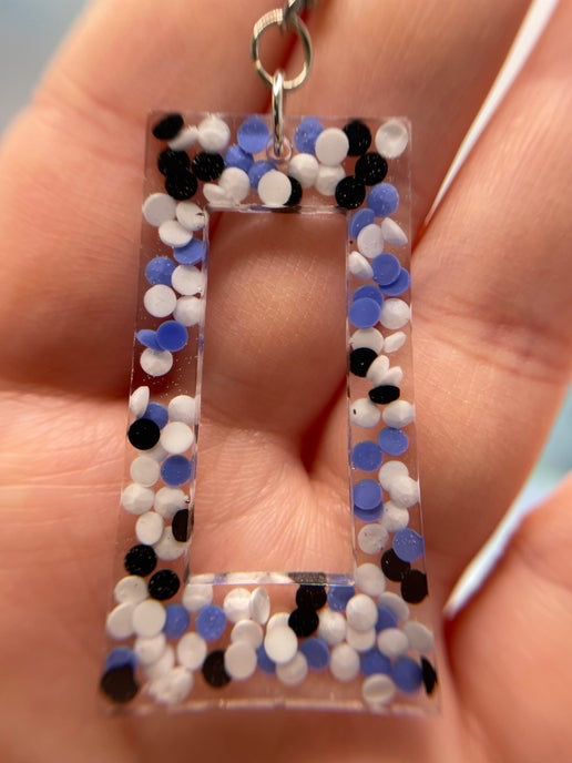 Boucles d'oreilles rectangulaires à pois bleus, blancs et noirs