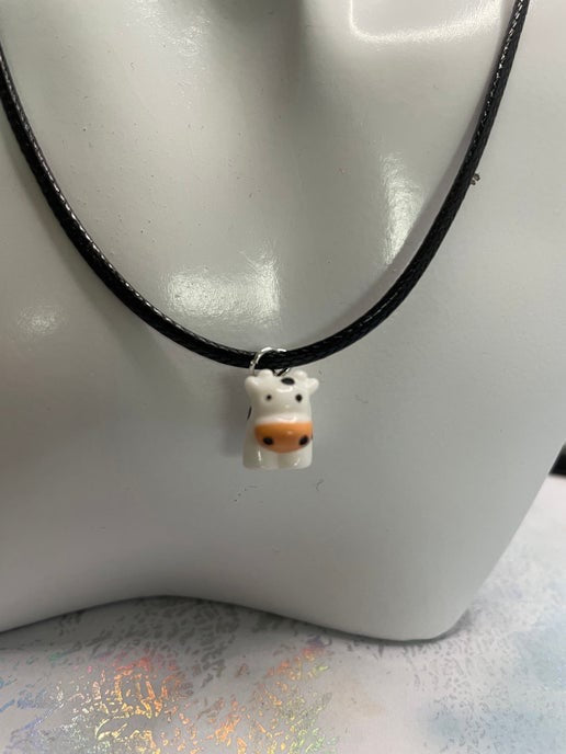 Collier pendentif vache-corde noir 17''