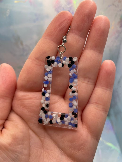 Boucles d'oreilles rectangulaires à pois bleus, blancs et noirs