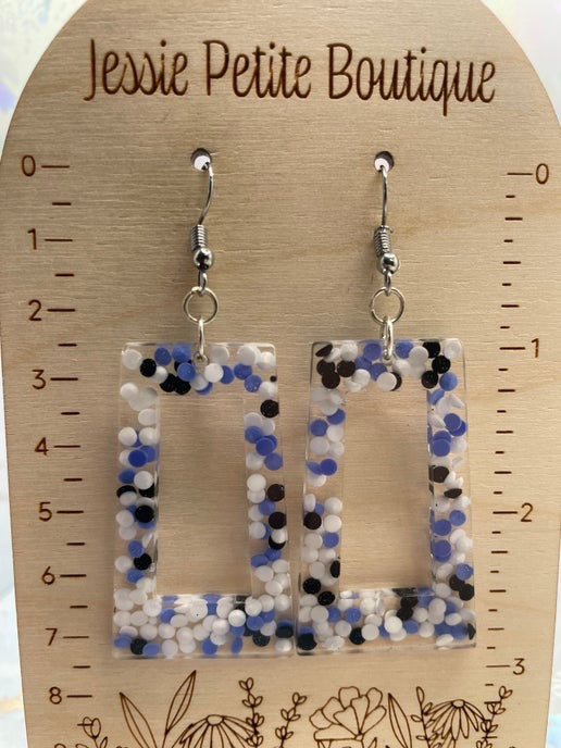Boucles d'oreilles rectangulaires à pois bleus, blancs et noirs