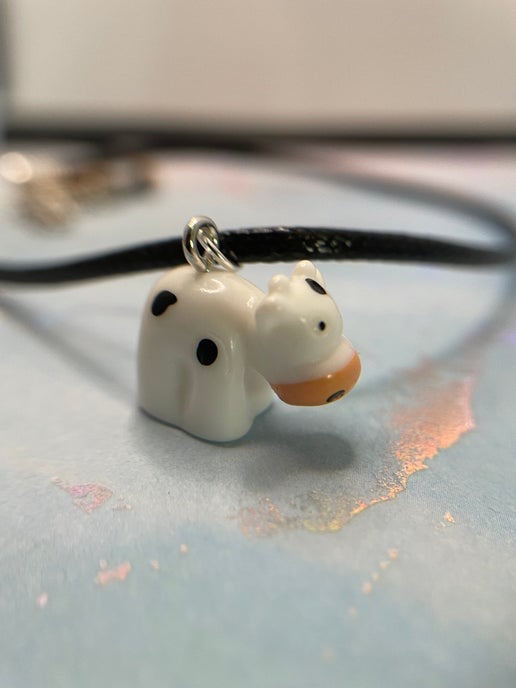 Collier pendentif vache-corde noir 17''