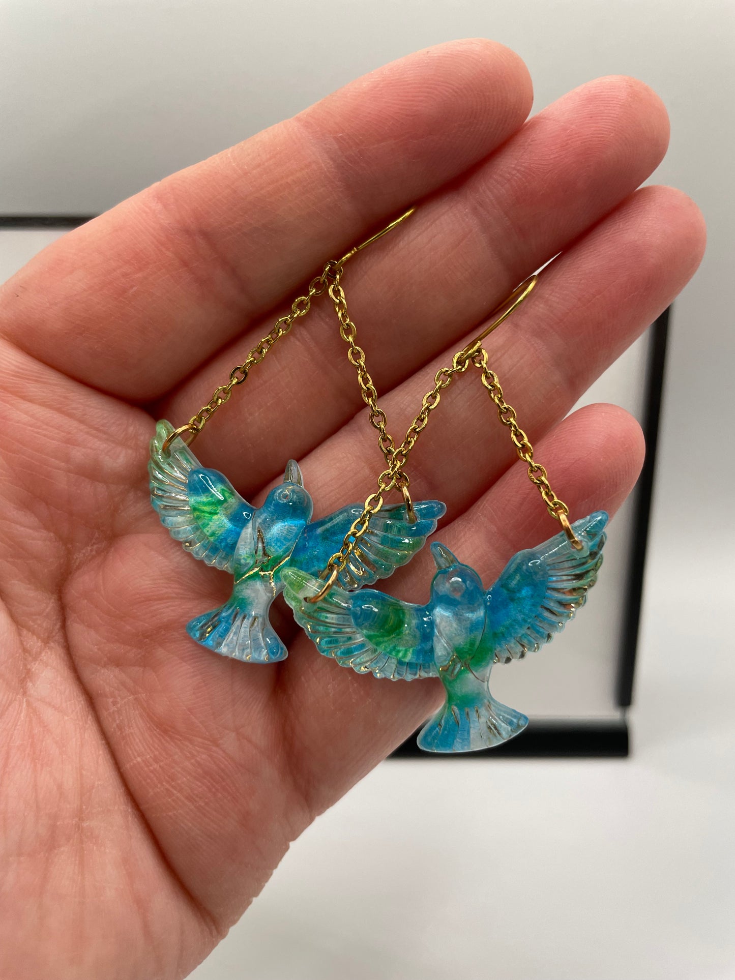 Boucles d'oreilles Oiseau sur une chaine-  édition limitée  