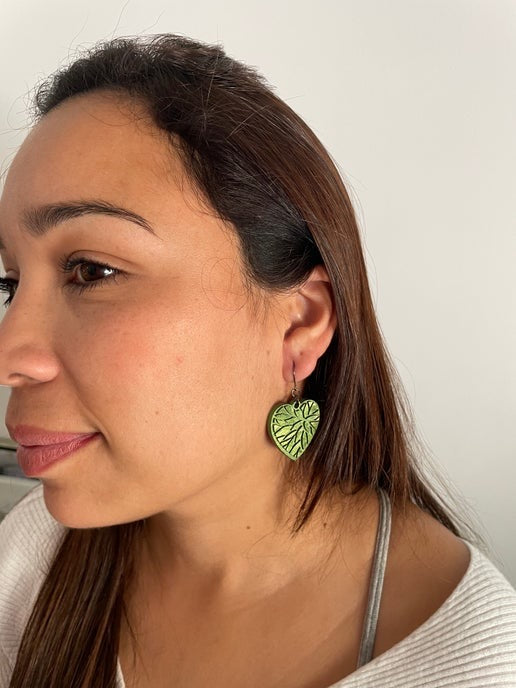 Julie – Boucles d’oreilles cœur caméléon- Acier Inoxydable