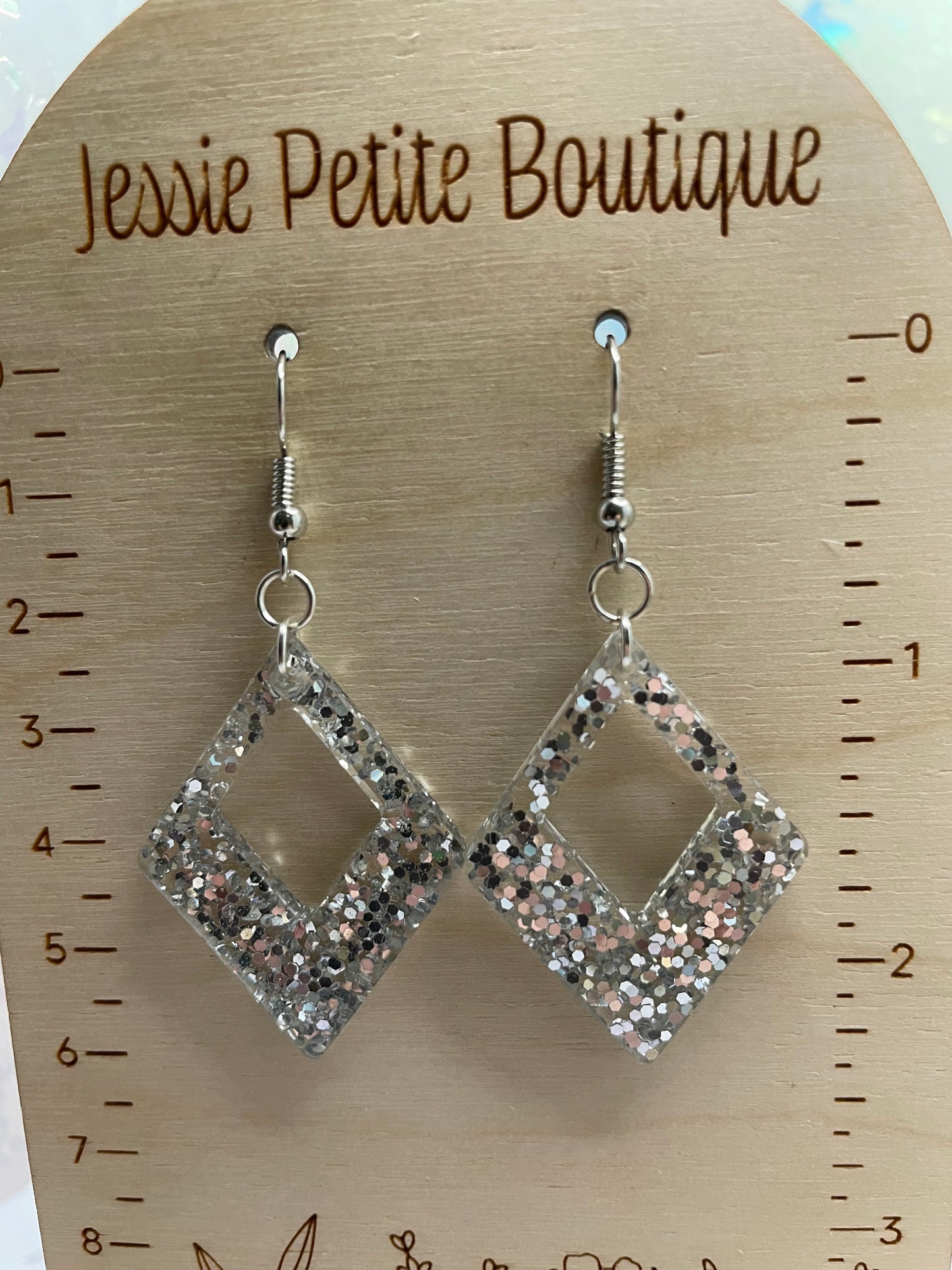 Boucles d'oreilles losange gris scintillant