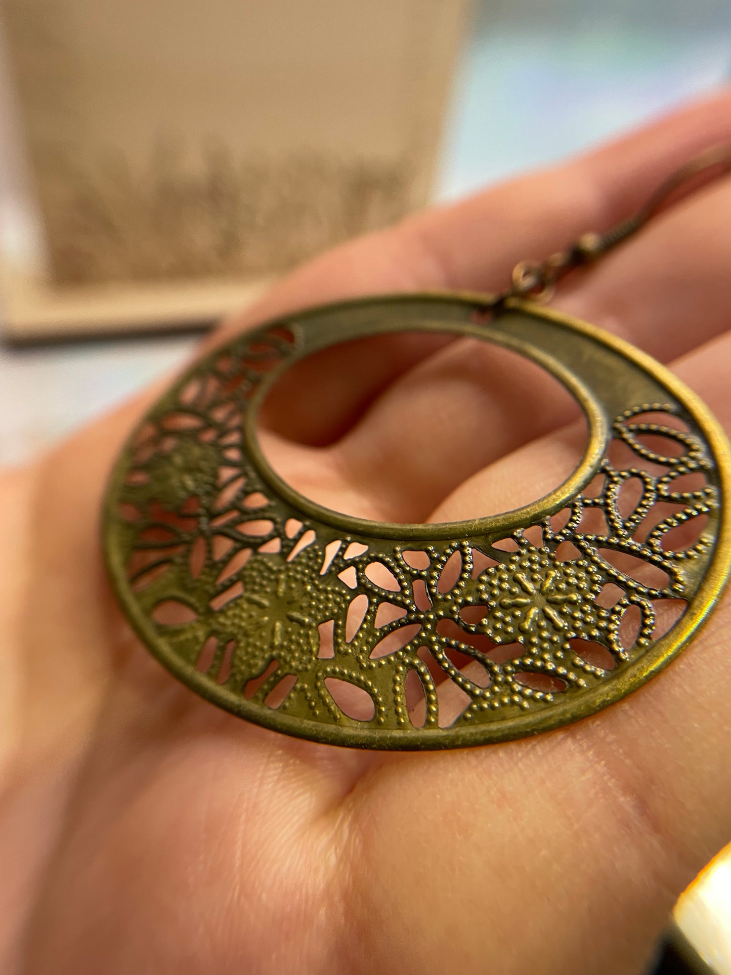 Boucles d'oreilles motif fleurs bronze