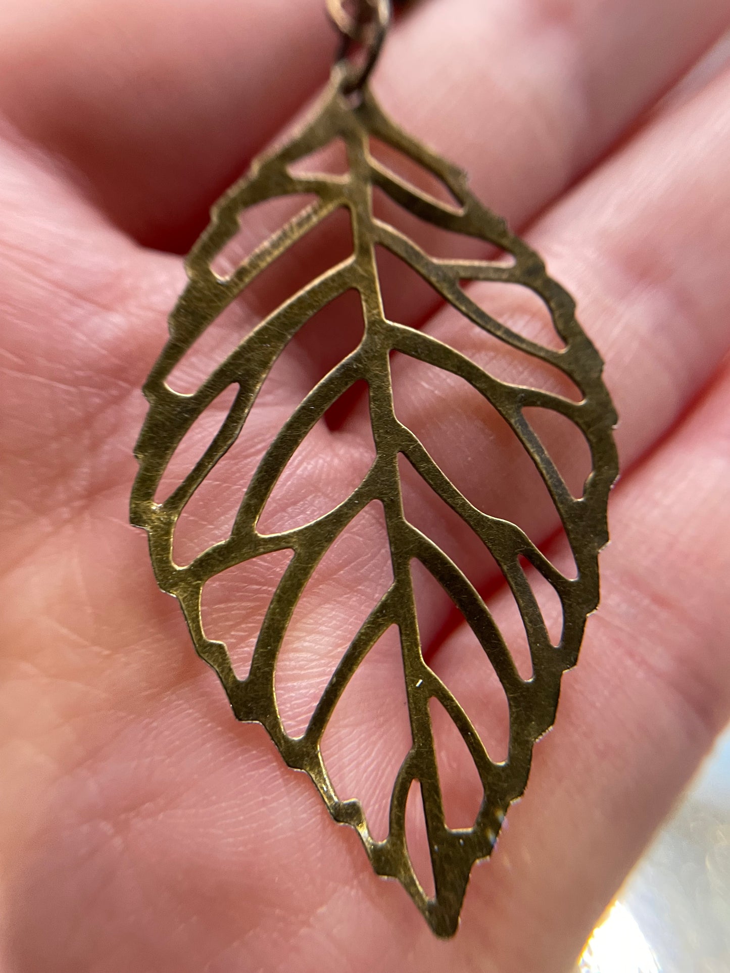 Boucles d'oreilles feuille bronze pendante