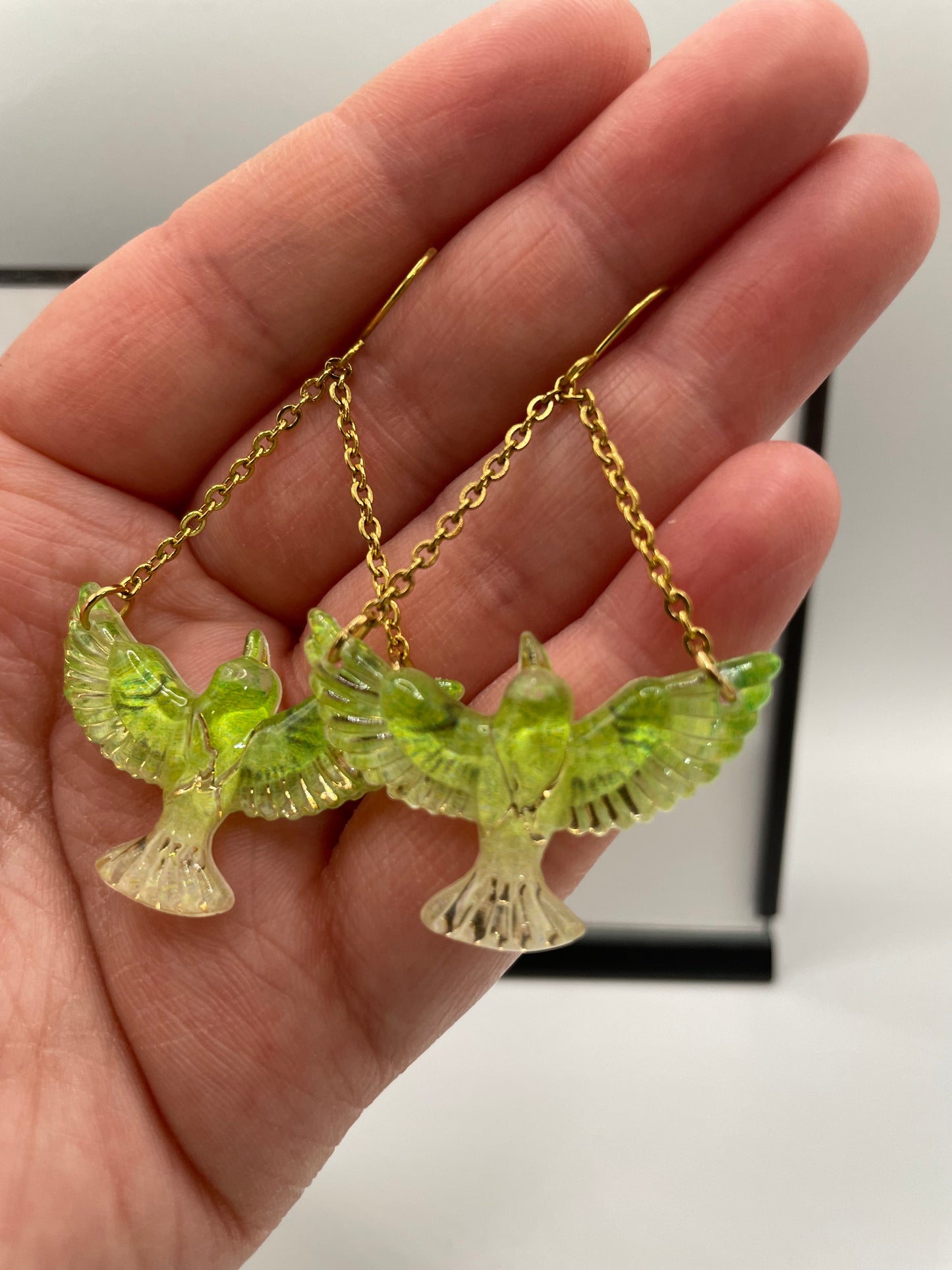 Boucles d'oreilles Oiseau sur une chaine-  édition limitée  