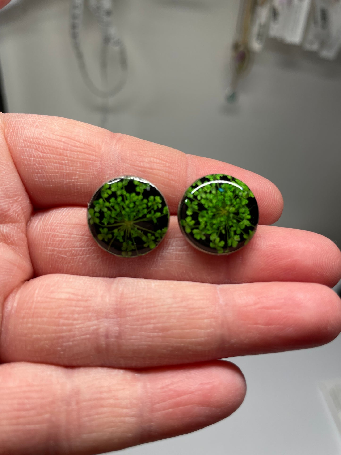 Fleur Sur Bouton d'oreille noir - acier inoxydable