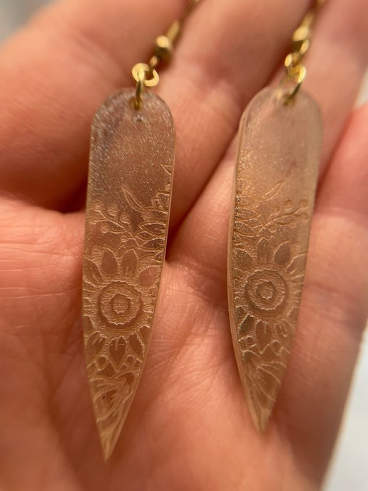 Boucles d'oreilles tournesol gravées :