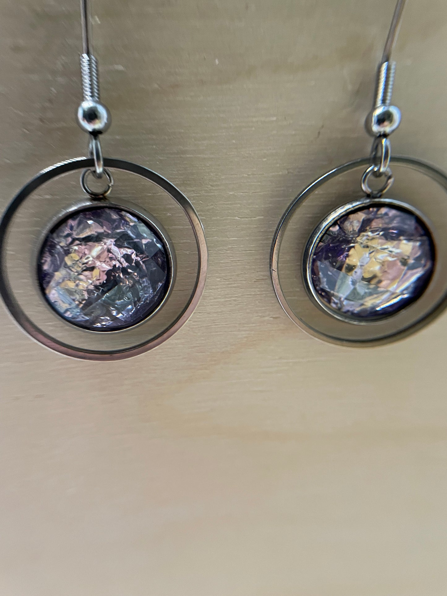Pair of earrings with circular designs 