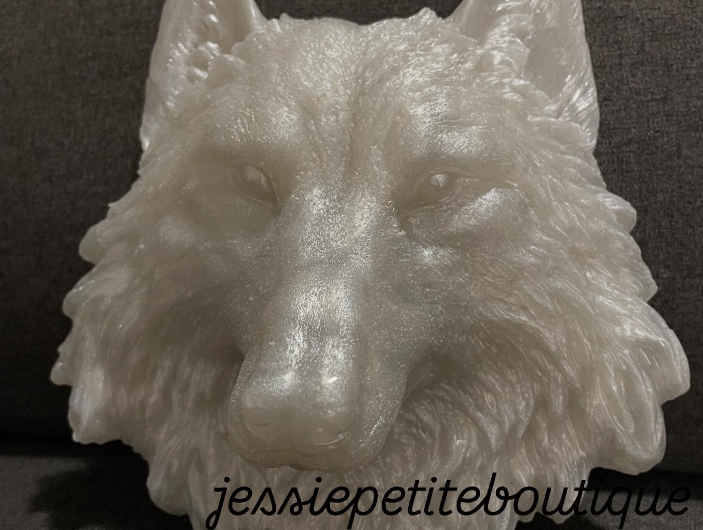Two resin wall art decorations shaped as wolf heads, one in white and one in black, displayed against a dark background with the text 'jessiepetiteboutique' visible.