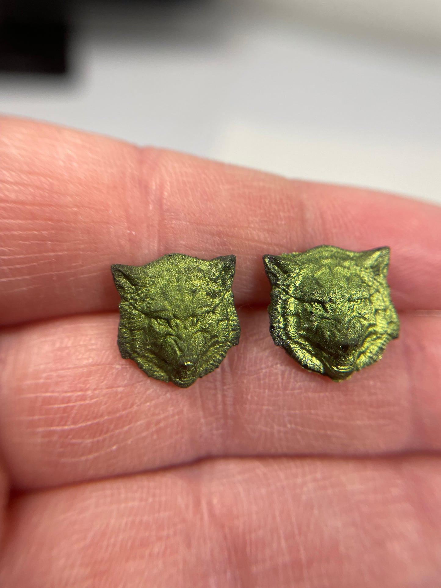 Boutons d'oreilles tête de loup -Sans Nickel