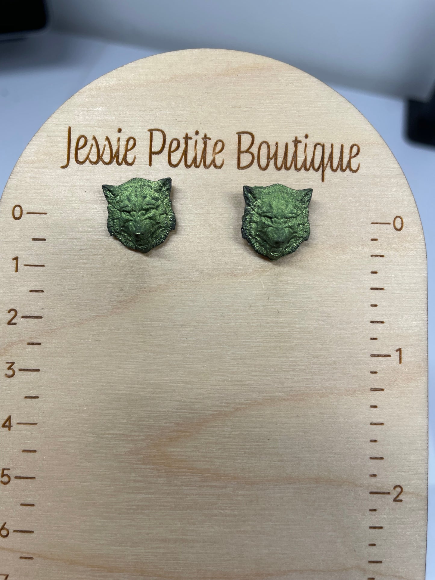 Boutons d'oreilles tête de loup -Sans Nickel