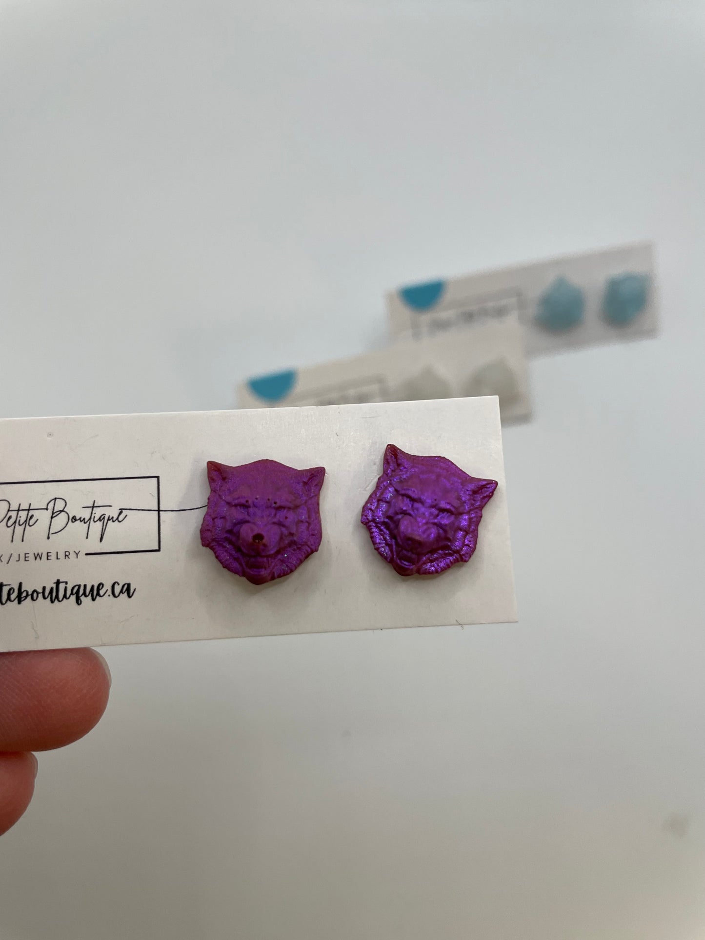 Boutons d'oreilles tête de loup -Sans Nickel