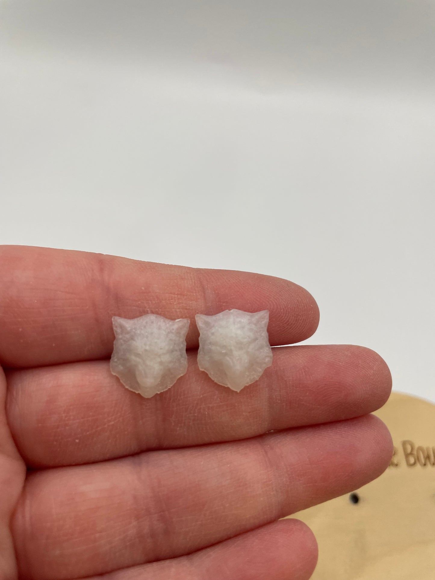 Boutons d'oreilles tête de loup -Sans Nickel